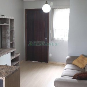 Sobrado com 87m², 2 dormitórios, 1 vaga, no bairro Charqueadas em Caxias do Sul para Comprar