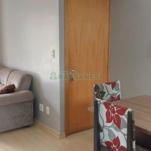 Sobrado com 87m², 2 dormitórios, 1 vaga, no bairro Charqueadas em Caxias do Sul para Comprar