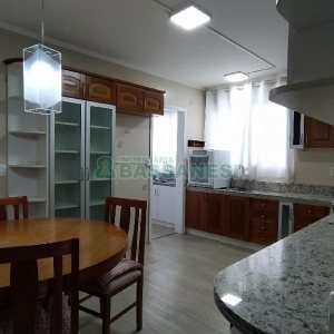 Apto Mobiliado com 101m², 3 dormitórios, 2 vagas, no bairro São Pelegrino em Caxias do Sul para Comprar