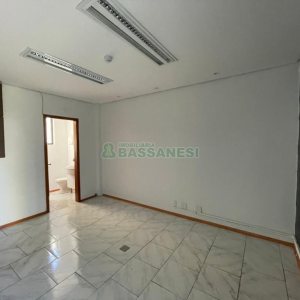 Sala com 96m², 1 vaga, no bairro Centro em Caxias do Sul para Comprar