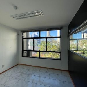 Sala com 96m², 1 vaga, no bairro Centro em Caxias do Sul para Comprar