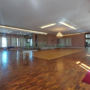 Loja com 3200m², no bairro Centro em Caxias do Sul para Alugar