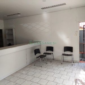 Loja Mobiliada com 160m², no bairro Pio X em Caxias do Sul para Alugar