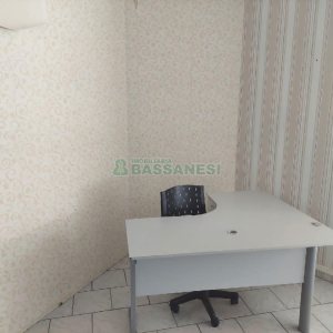 Loja Mobiliada com 160m², no bairro Pio X em Caxias do Sul para Alugar