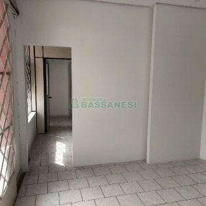 Loja Mobiliada com 160m², no bairro Pio X em Caxias do Sul para Alugar