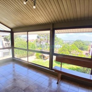 Casa Mobiliada com 611m², 4 dormitórios, 3 vagas, no bairro Petrópolis em Caxias do Sul para Alugar