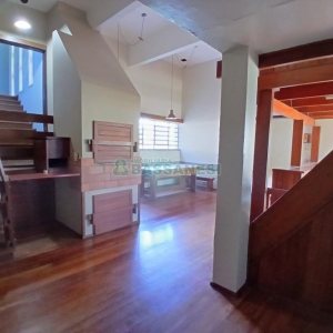 Casa Mobiliada com 611m², 4 dormitórios, 3 vagas, no bairro Petrópolis em Caxias do Sul para Alugar