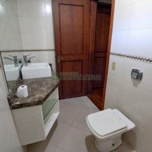 Casa Mobiliada com 611m², 4 dormitórios, 3 vagas, no bairro Petrópolis em Caxias do Sul para Alugar