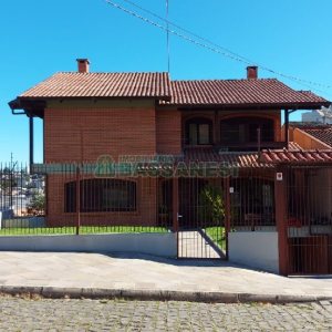 Casa com 405m², 3 dormitórios, 3 vagas, no bairro Colina Sorriso em Caxias do Sul para Comprar