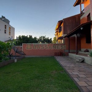 Casa com 405m², 3 dormitórios, 3 vagas, no bairro Colina Sorriso em Caxias do Sul para Comprar