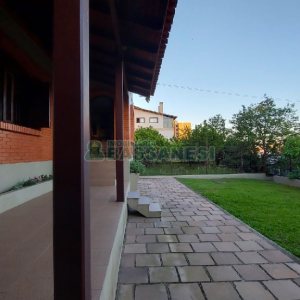 Casa com 405m², 3 dormitórios, 3 vagas, no bairro Colina Sorriso em Caxias do Sul para Comprar