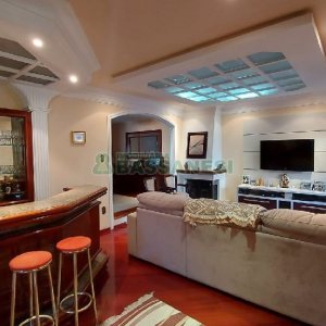 Casa com 405m², 3 dormitórios, 3 vagas, no bairro Colina Sorriso em Caxias do Sul para Comprar