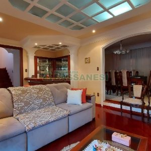 Casa com 405m², 3 dormitórios, 3 vagas, no bairro Colina Sorriso em Caxias do Sul para Comprar