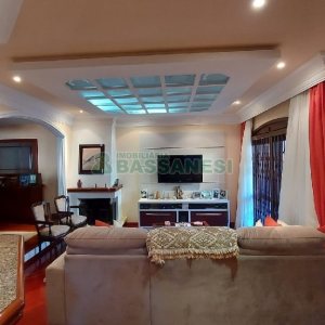 Casa com 405m², 3 dormitórios, 3 vagas, no bairro Colina Sorriso em Caxias do Sul para Comprar