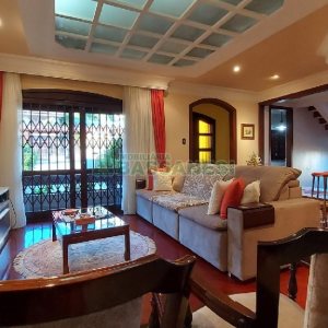 Casa com 405m², 3 dormitórios, 3 vagas, no bairro Colina Sorriso em Caxias do Sul para Comprar