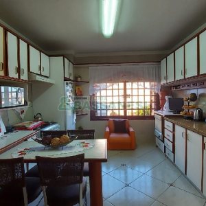 Casa com 405m², 3 dormitórios, 3 vagas, no bairro Colina Sorriso em Caxias do Sul para Comprar