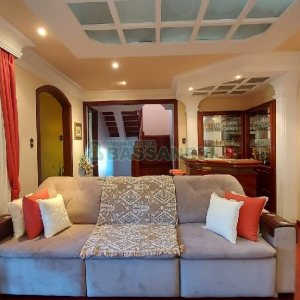 Casa com 405m², 3 dormitórios, 3 vagas, no bairro Colina Sorriso em Caxias do Sul para Comprar