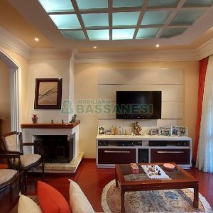 Casa com 405m², 3 dormitórios, 3 vagas, no bairro Colina Sorriso em Caxias do Sul para Comprar