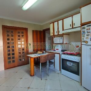 Casa com 405m², 3 dormitórios, 3 vagas, no bairro Colina Sorriso em Caxias do Sul para Comprar