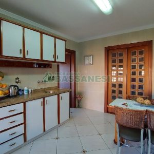 Casa com 405m², 3 dormitórios, 3 vagas, no bairro Colina Sorriso em Caxias do Sul para Comprar