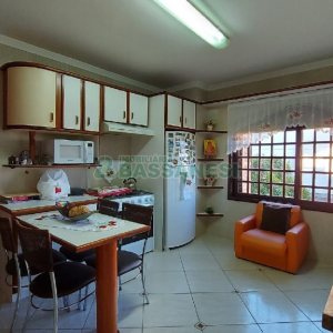 Casa com 405m², 3 dormitórios, 3 vagas, no bairro Colina Sorriso em Caxias do Sul para Comprar