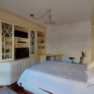 Casa com 405m², 3 dormitórios, 3 vagas, no bairro Colina Sorriso em Caxias do Sul para Comprar