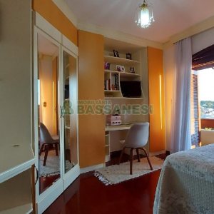 Casa com 405m², 3 dormitórios, 3 vagas, no bairro Colina Sorriso em Caxias do Sul para Comprar