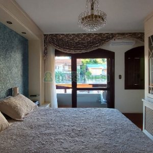 Casa com 405m², 3 dormitórios, 3 vagas, no bairro Colina Sorriso em Caxias do Sul para Comprar