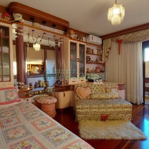 Casa com 405m², 3 dormitórios, 3 vagas, no bairro Colina Sorriso em Caxias do Sul para Comprar