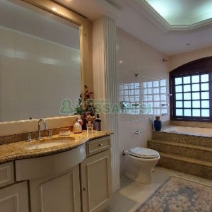 Casa com 405m², 3 dormitórios, 3 vagas, no bairro Colina Sorriso em Caxias do Sul para Comprar