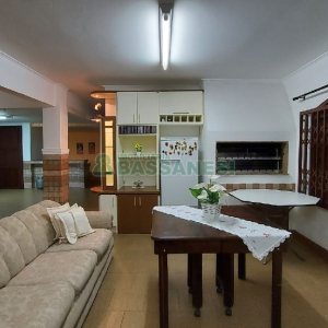 Casa com 405m², 3 dormitórios, 3 vagas, no bairro Colina Sorriso em Caxias do Sul para Comprar