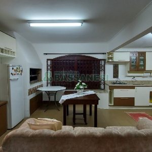 Casa com 405m², 3 dormitórios, 3 vagas, no bairro Colina Sorriso em Caxias do Sul para Comprar
