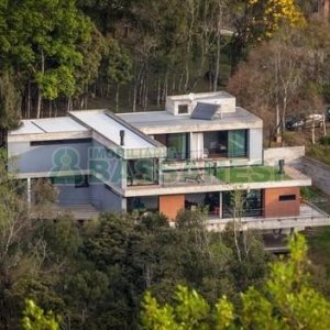 Casa com 484m², 3 dormitórios, 2 vagas, no bairro Linha 40 em Caxias do Sul para Comprar