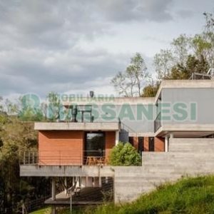 Casa com 484m², 3 dormitórios, 2 vagas, no bairro Linha 40 em Caxias do Sul para Comprar