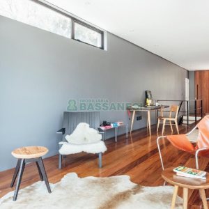Casa com 484m², 3 dormitórios, 2 vagas, no bairro Linha 40 em Caxias do Sul para Comprar