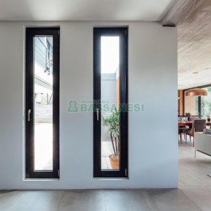 Casa com 484m², 3 dormitórios, 2 vagas, no bairro Linha 40 em Caxias do Sul para Comprar