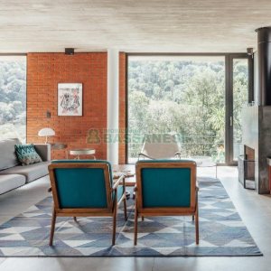 Casa com 484m², 3 dormitórios, 2 vagas, no bairro Linha 40 em Caxias do Sul para Comprar