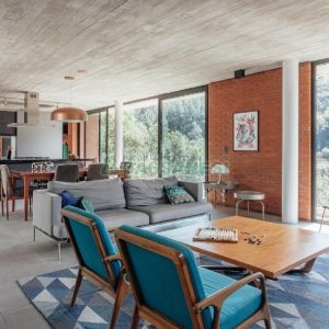 Casa com 484m², 3 dormitórios, 2 vagas, no bairro Linha 40 em Caxias do Sul para Comprar