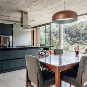 Casa com 484m², 3 dormitórios, 2 vagas, no bairro Linha 40 em Caxias do Sul para Comprar