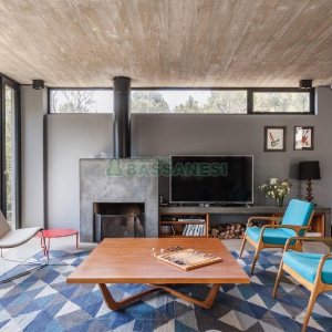 Casa com 484m², 3 dormitórios, 2 vagas, no bairro Linha 40 em Caxias do Sul para Comprar