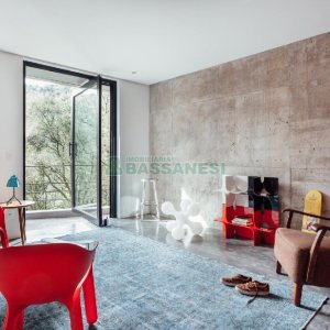 Casa com 484m², 3 dormitórios, 2 vagas, no bairro Linha 40 em Caxias do Sul para Comprar