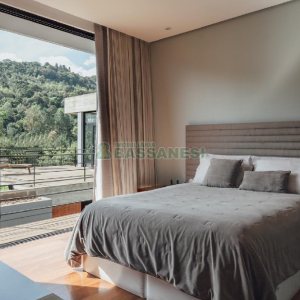 Casa com 484m², 3 dormitórios, 2 vagas, no bairro Linha 40 em Caxias do Sul para Comprar