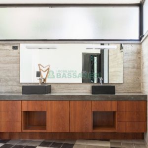 Casa com 484m², 3 dormitórios, 2 vagas, no bairro Linha 40 em Caxias do Sul para Comprar