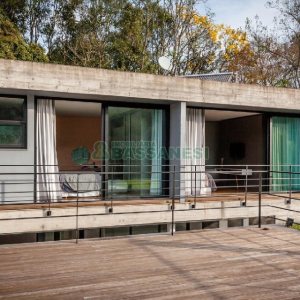 Casa com 484m², 3 dormitórios, 2 vagas, no bairro Linha 40 em Caxias do Sul para Comprar