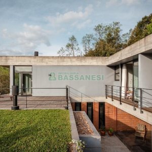 Casa com 484m², 3 dormitórios, 2 vagas, no bairro Linha 40 em Caxias do Sul para Comprar