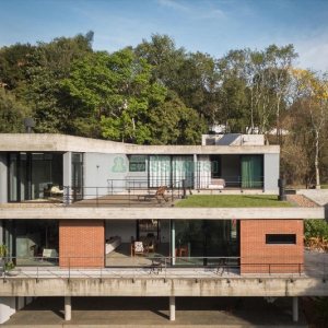 Casa com 484m², 3 dormitórios, 2 vagas, no bairro Linha 40 em Caxias do Sul para Comprar