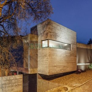 Casa com 484m², 3 dormitórios, 2 vagas, no bairro Linha 40 em Caxias do Sul para Comprar