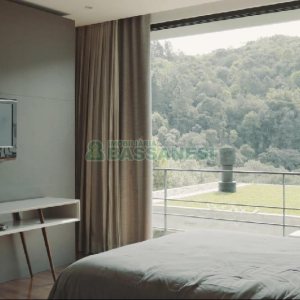 Casa com 484m², 3 dormitórios, 2 vagas, no bairro Linha 40 em Caxias do Sul para Comprar