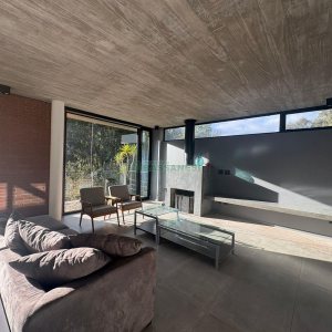 Casa com 484m², 3 dormitórios, 2 vagas, no bairro Linha 40 em Caxias do Sul para Comprar