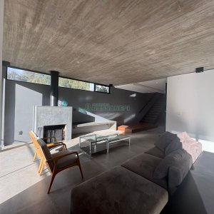 Casa com 484m², 3 dormitórios, 2 vagas, no bairro Linha 40 em Caxias do Sul para Comprar